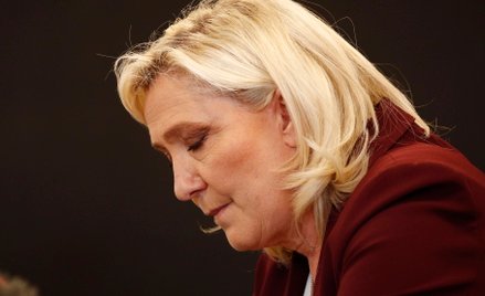 Sondaże wskazują, że Zjednoczenie Narodowe Marine Le Pen nie może liczyć na bezwzględną większość w 