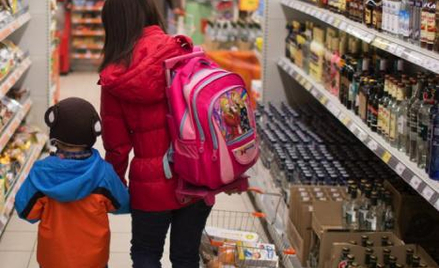 Według PARPA niektóre cukierki z alkoholem mogą być sprzedawane jedynie na stoiskach monopolowych. F
