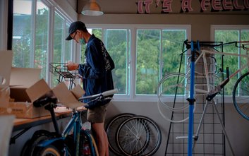 W warszawskim serwisie rowerowym każdy może samodzielnie naprawić swój pojazd