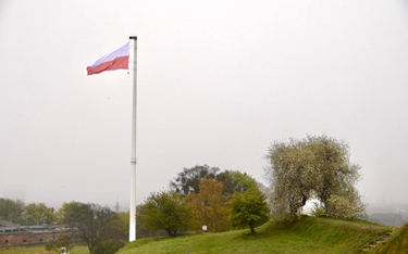 Biało-czerwona flaga zawisła 2 maja na Górze Gradowej w Gdańsku.