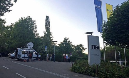 Dziennikarze przed siedzibą FIFA w Zurichu, czerwiec 2015 (Fot. Albinfo)
