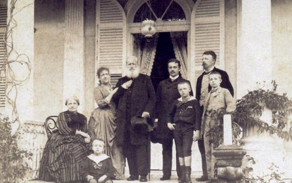 Ostatnie zdjęcie brazylijskiej rodziny cesarskiej. W 1889 r. Piotr II (w środku) został zmuszony do 