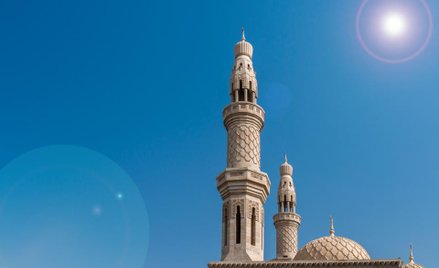 Czy nawoływanie z minaretu jest tym samym co kościelne dzwony?