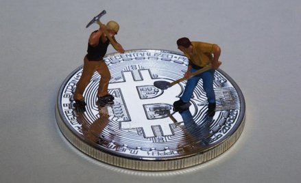 Emerytura z bitcoina. Czy kryptowaluta to pieniądz, czy pole do spekulacji?