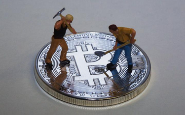 Emerytura z bitcoina. Czy kryptowaluta to pieniądz, czy pole do spekulacji?