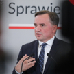 Minister sprawiedliwości, prokurator generalny Zbigniew Ziobro podczas konferencji prasowej w siedzi