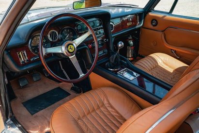 Luksusowe wnętrze, podobnie jak cały wóz, ma za sobą renowacje. Podróżować może wygodnie czterech pa