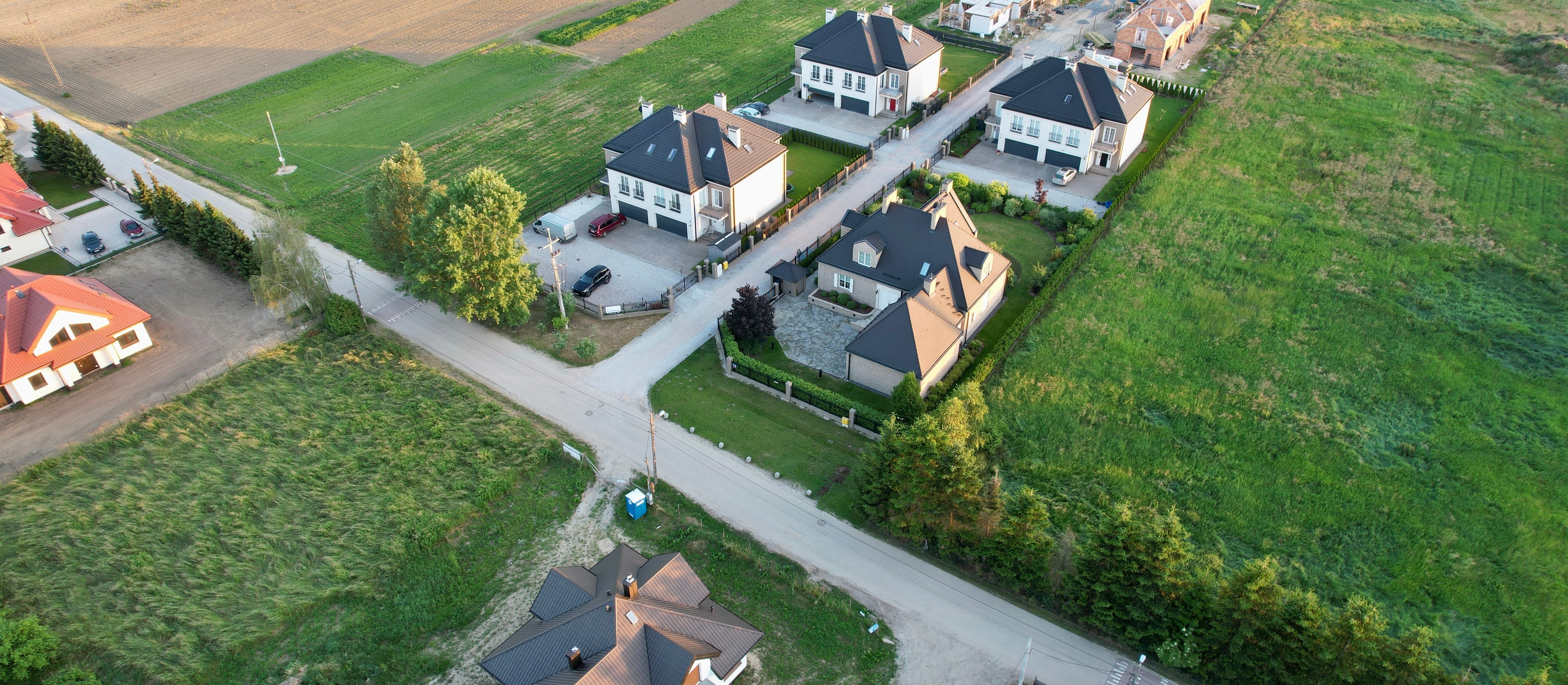 Sąd Najwyższy: Geodezyjnie wydzielona działka to jeszcze nie nieruchomość. Co z drogą konieczną?