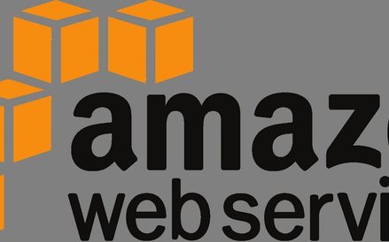 8. Amazon – marka warta 50,3 mld dolarów. Należy do amerykańskiej firmy założonej w 1994 r., prowadz