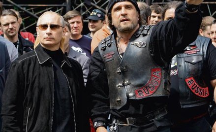 Rozmowy na szczycie: Władimir Putin wymienia opinie z Aleksandrem Załdostanowem, lipiec 2009