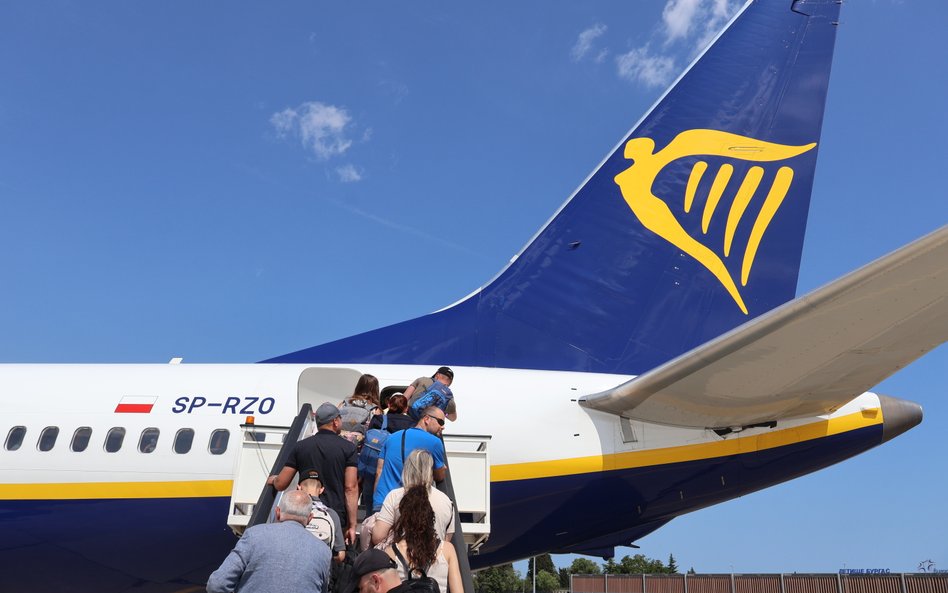 Ryanair do pasażerów: Piszcie protesty do ministrów transportu