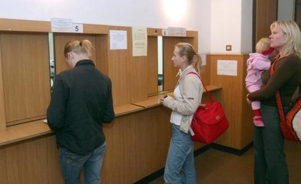 Zwolnieni rodzice odwołują się do sądów