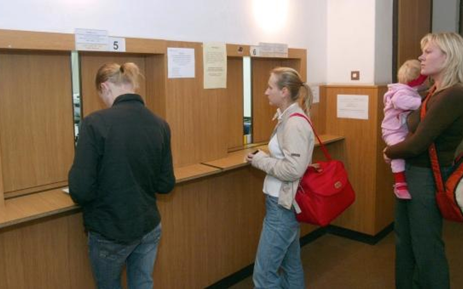 Zwolnieni rodzice odwołują się do sądów