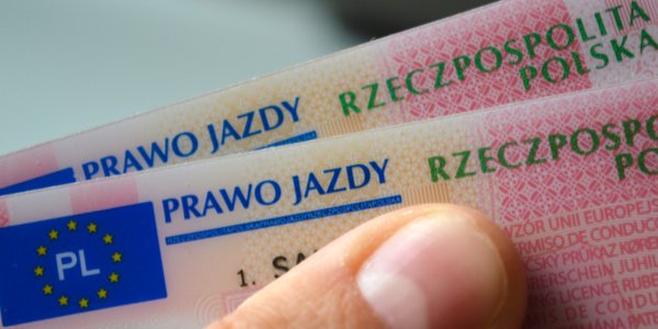 Kierowcy z prawem jazdy sprzed 2013 roku muszą wymienić dokument — znany termin