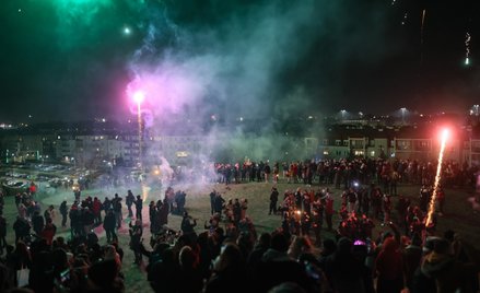 "Pracowita noc" strażaków, policjantów i ratowników medycznych. Więcej pożarów niż rok temu