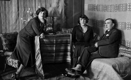 Zofia Nałkowska u Karola Szymanowskiego w willi „Atma”. Z lewej siostra kompozytora Stanisława Korwi