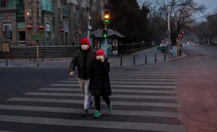 Władze w Pekinie wprowadziły nakaz noszenia masek. Brakuje ich na terenie całego kraju
