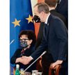 Ileż potrafi przekazać mowa ciała. Marszałek Sejmu Elżbieta Witek z PiS i marszałek Senatu Tomasz Gr