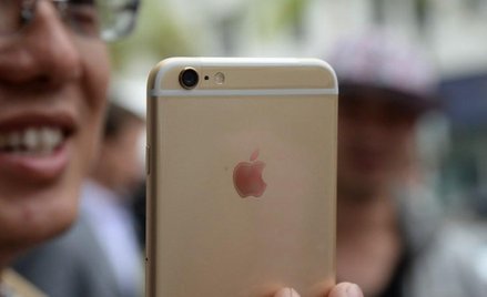 Apple przerywa milczenie. Wyjaśnia wyginanie najnowszego iPhone'a