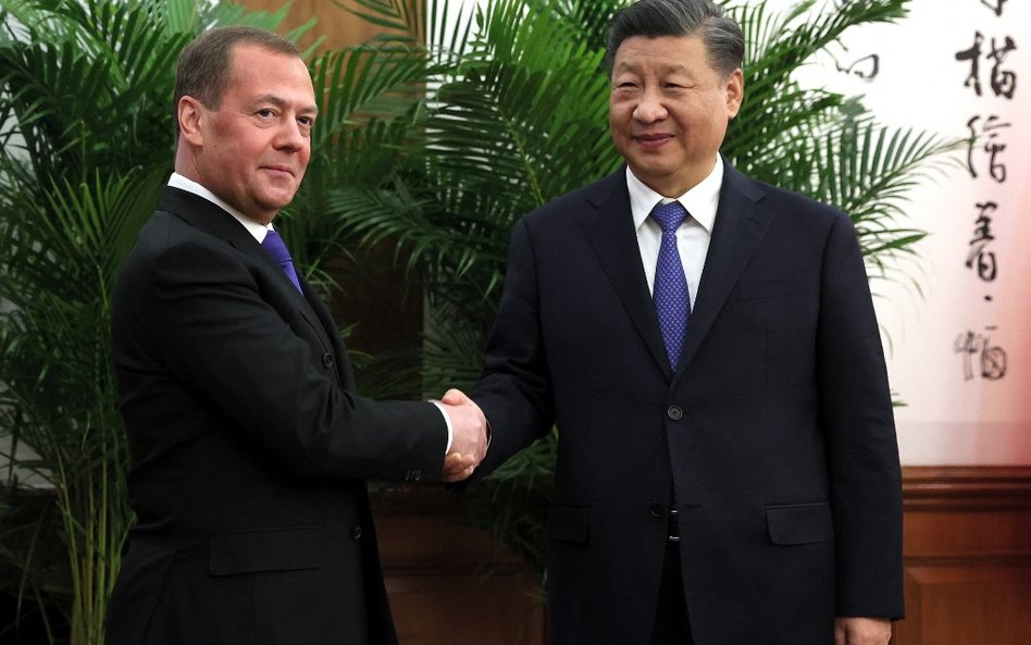 Dmitrij Miedwiediew i Xi Jinping