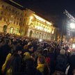 10 tysięcy osób protestowało przed przed budynkiem parlamentu w Budapeszcie.