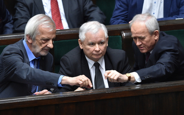 Sondaż: PiS na czele, cztery partie w Sejmie