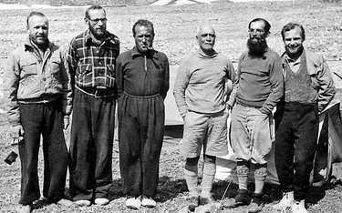 Uczestnicy wyprawy 1939 roku w bazie u podnóży Nanda Devi: Janusz Klarner, Jakub Bujak, Adam Karpińs