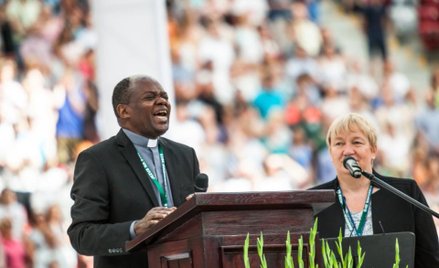 O. John Bashobora na Stadionie Narodowym