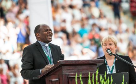 O. John Bashobora na Stadionie Narodowym