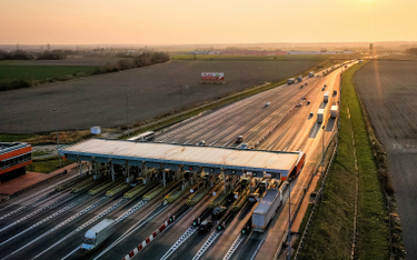 Premier Morawiecki obiecuje bezpłatny przejazd autostradami już od wakacji