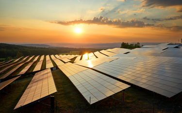 Dentons doradza Erste Bank i ING przy refinansowaniu transakcji nabycia elektrowni słonecznych o mocy 42 MW w Polsce