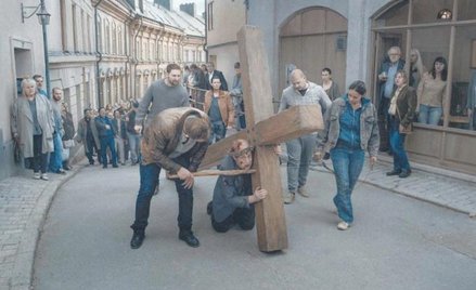 "O nieskończoności": Życie samotne