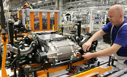 Elektryfikacja motoryzacji w Europie. Zagrożonych pół miliona miejsc pracy