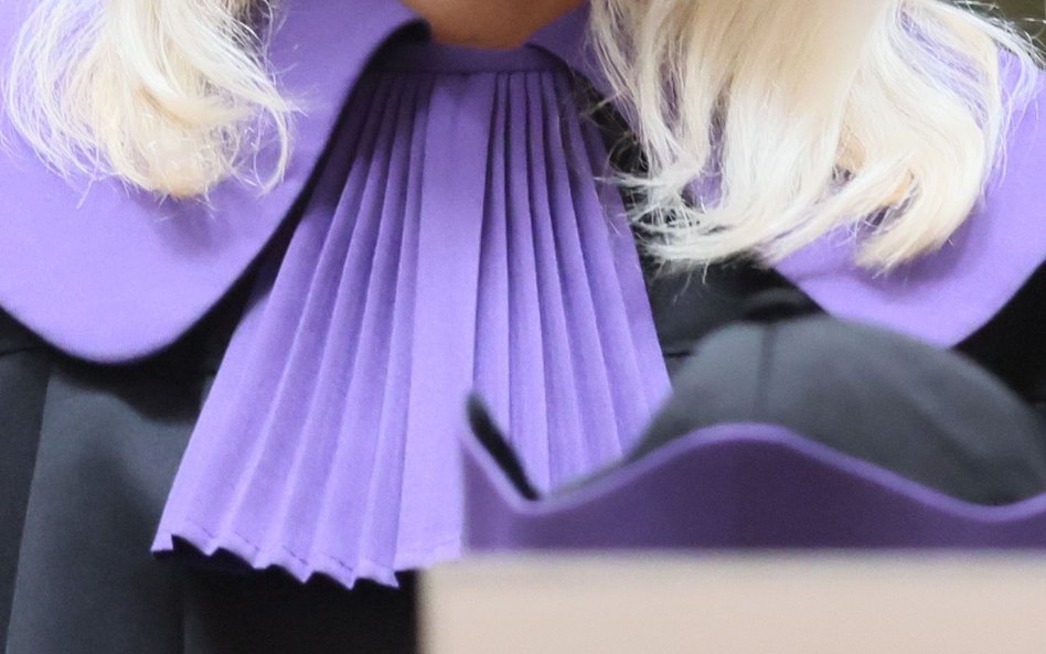 Sędziowie SN i NSA nie mogą zawierać małżeństw między sobą.