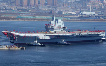 Chiński lotniskowiec wypłynął z portu