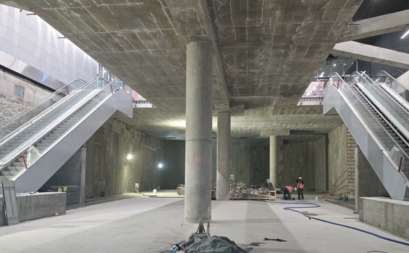 W przyszłości przesiadka za kolei na tramwaj dzięki budowanemu przejściu będzie bezpieczna i komfort