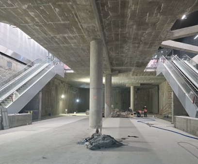 W przyszłości przesiadka za kolei na tramwaj dzięki budowanemu przejściu będzie bezpieczna i komfort