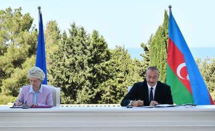 Przewodnicząca KE Ursula von der Leyen i prezydent Azerbejdżanu Ilhamem Alijewem