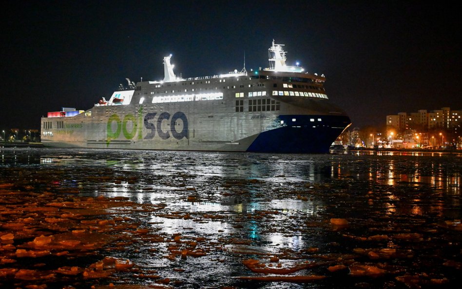 Prom Jantar Unity wypływa w pierwszy rejs z portu w Świnoujściu