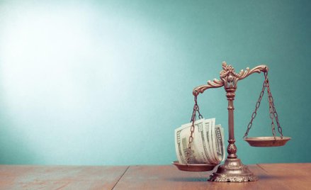 Prawnikom nie starcza do pierwszego