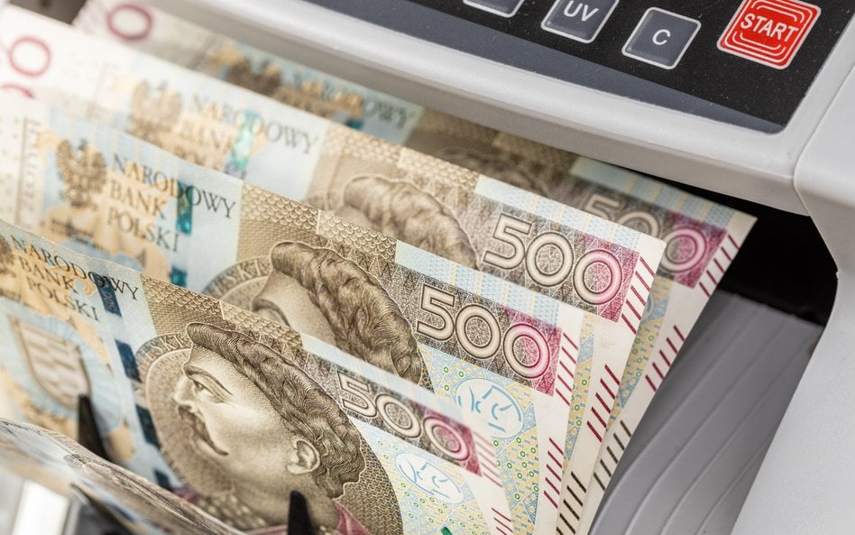 Polacy ruszyli po kredyty. Banki obniżają marże mimo nerwów na rynku