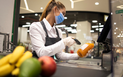 Pracownicy muszą mniej jeść, bo sieć supermarketów źle nalicza pensje