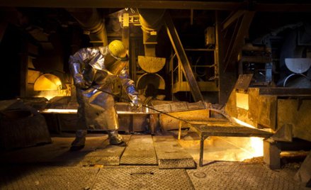 KGHM mocno sypnie groszem