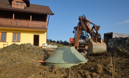W ocenie fiskusa już samo posiadanie przez przedsiębiorcę gruntów, budynków i budowli powoduje, że s