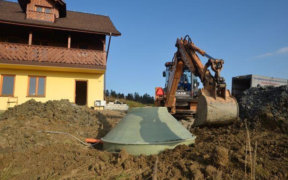 W ocenie fiskusa już samo posiadanie przez przedsiębiorcę gruntów, budynków i budowli powoduje, że s