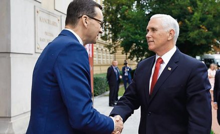 Premier Mateusz Morawiecki i wiceprezydent USA Michael Pence podpisali deklarację na temat 5G Fot.