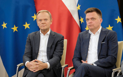 Donald Tusk i Szymon Hołownia walczą o centrowego wyborcę