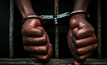 USA: Mężczyzna spędził 23 lata w więzieniu, bo jego matka nie uległa policjantowi