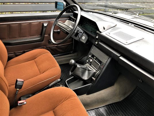 Pięciodrzwiowe nadwozie skrywa obszerne i wygodne wnętrze.