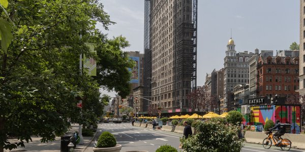 One of the most celebrated  skyscrapers in fresh  York is changing its appearance. Major renovation